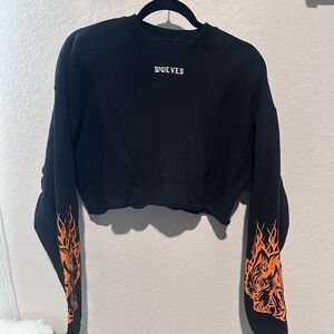 Women’s wolves brand cropped loose fit crew neck